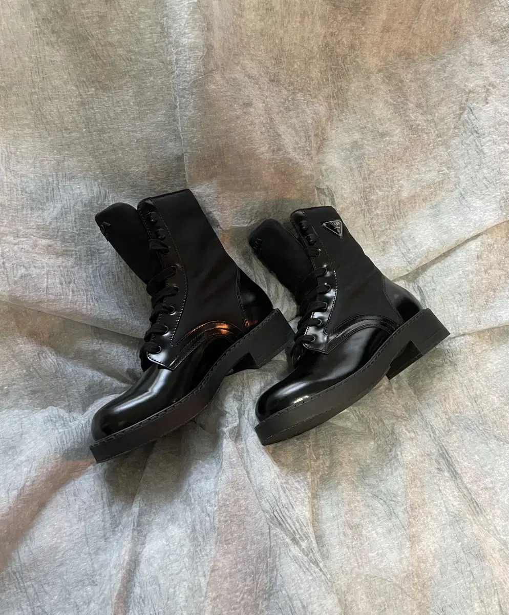 프라다 컴뱃 부츠 / Prada Combat Boots